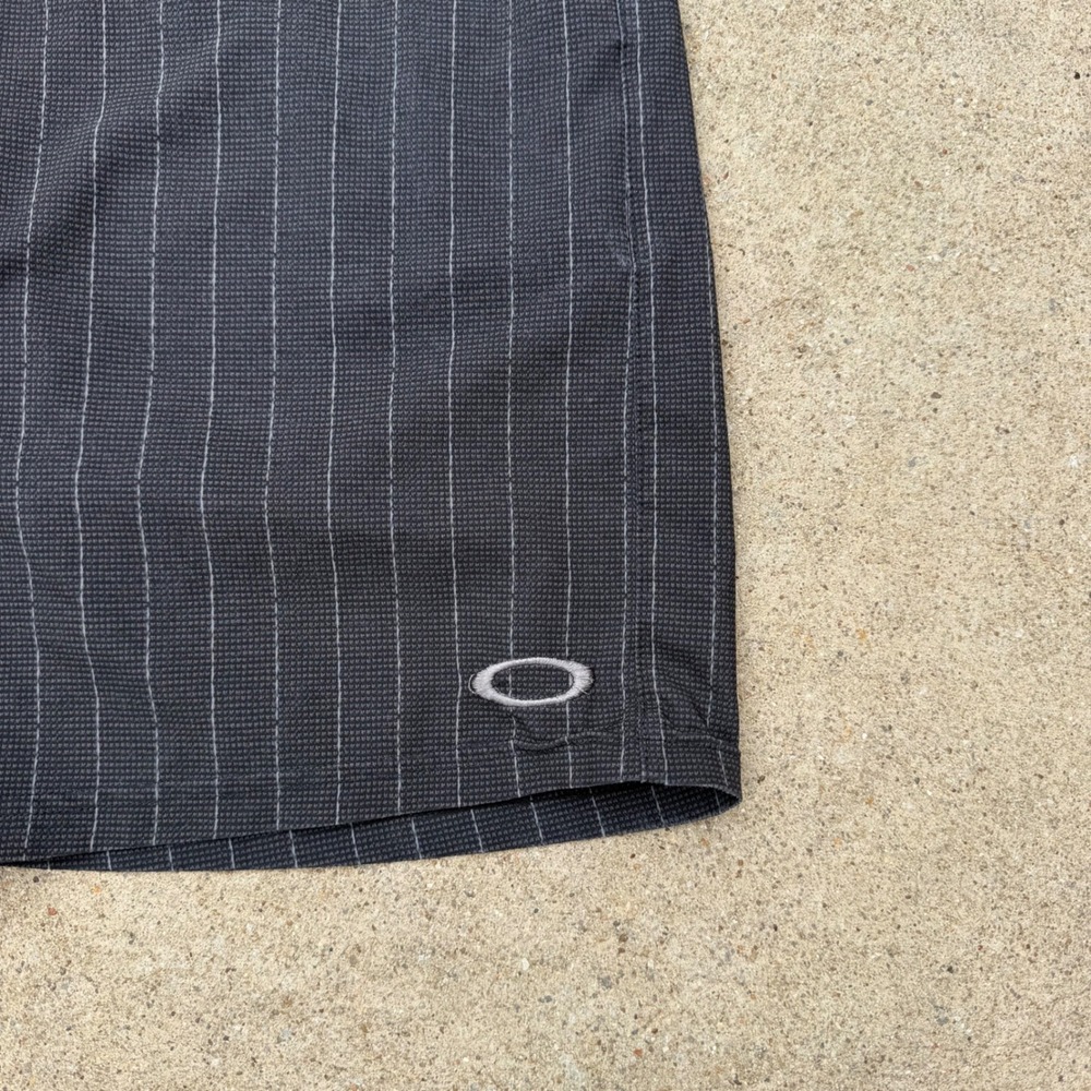 OAKLEY | Mens Pinstripe Performance Shorts 32W Grey Golf Y2K Skater - Picture 2 of 9